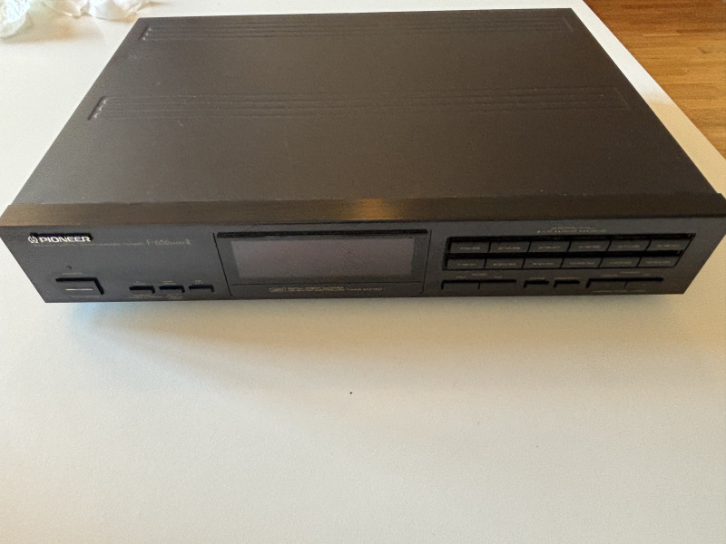 Pioneer F-656 Mark II 2 FM AM digital synthesizer-tuner, svart.  - Bild 10 av 10