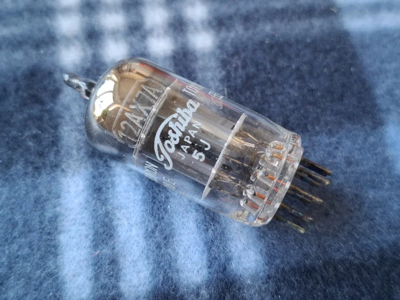 12ax7a (Ecc83) NOS Toshiba Made in Japan matchat par 12ax7a (Ecc83) NOS Toshiba Made in Japan matchat par - Bild 4 av 5