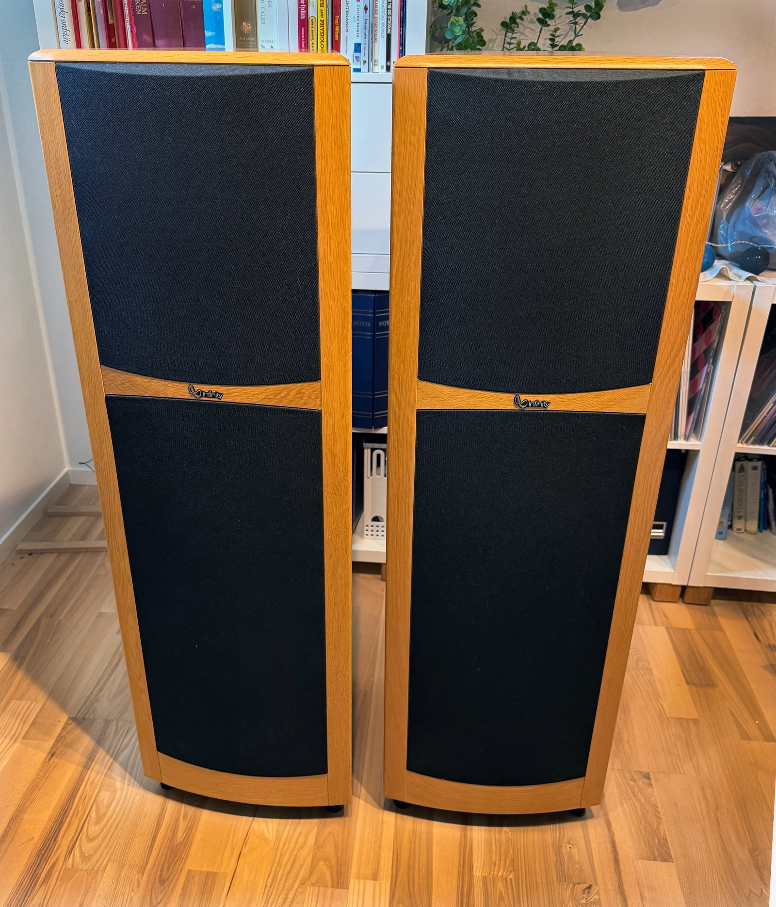 Infinity Kappa 90 i ljus Ek - Bild 1 av 12