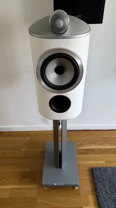Bowers & Wilkins 805 D4 vita, med originalstativ silver, i nyskick