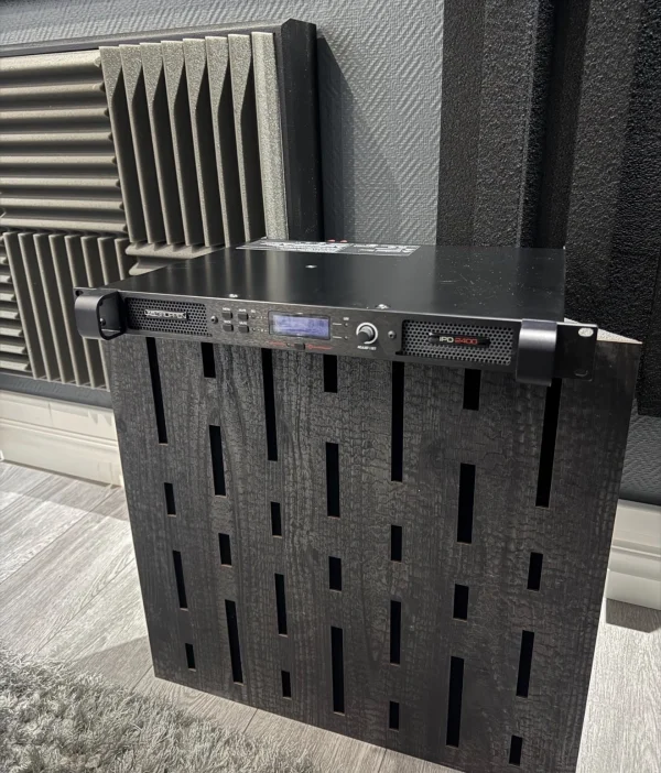 Lab Gruppen IPD2400, otroligt bra v&auml;lljud. - Bild 1 av 1