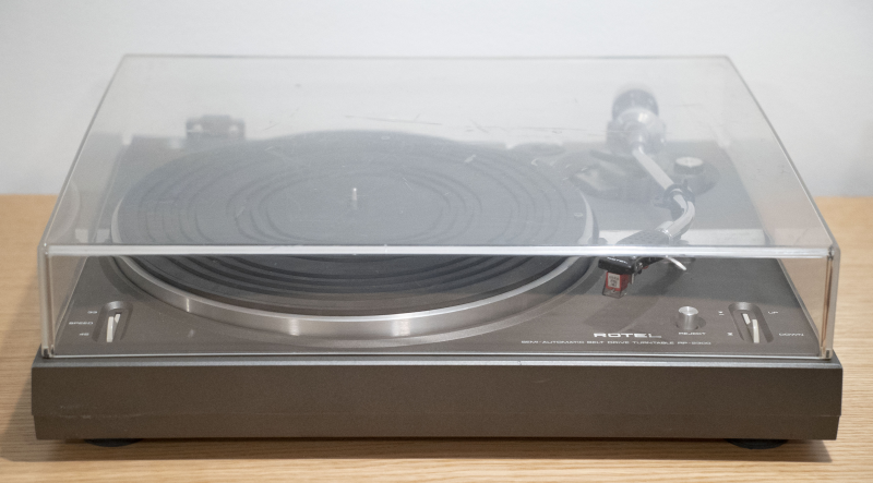 Rotel RP2300 Semi-Automatic Belt-Drive Turntable Rotel RP2300 Semi-Automatic Belt-Drive Turntable - Bild 2 av 4