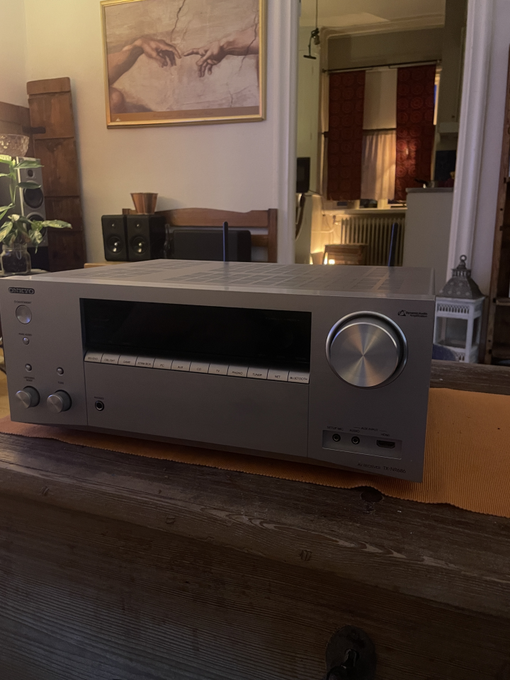 Onkyo TX-NR686 Atmos, inbyggd AirPlay 2 och chromecast