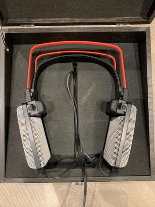 AKG K1000 legendariska hörlurar