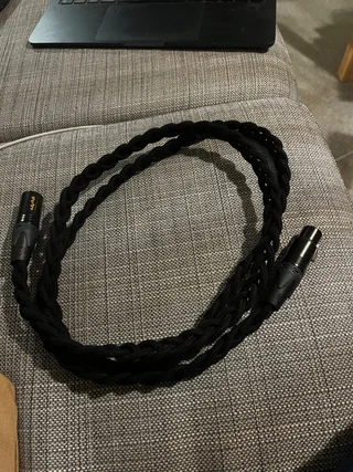 Lessloss str&ouml;m och digitalkabel.