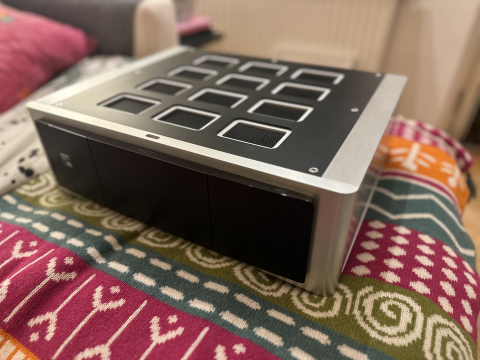 NAD M27 - High End-slutsteg (7x180W)
