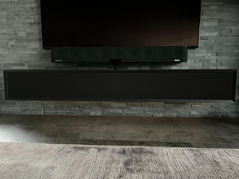 TV-Bänk med inbyggda subwoffer och belysning - Bild 1 av 2