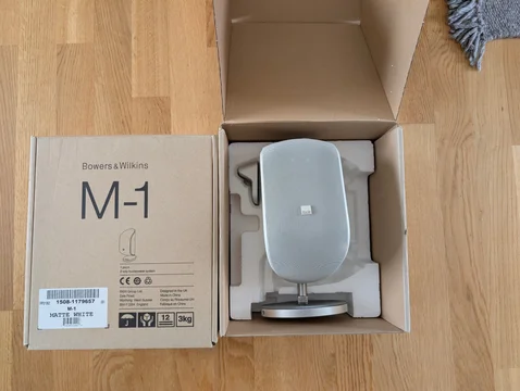 B&W M-1 White