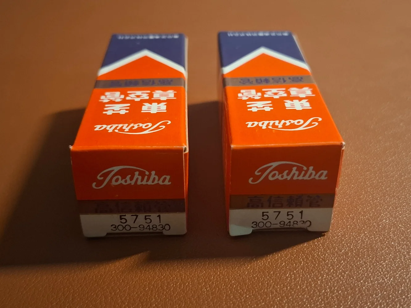 Toshiba 5751 (12ax7 / Ecc83) – NOS – Matchat par – Japan ca 1964–1965 – Originalkartonger