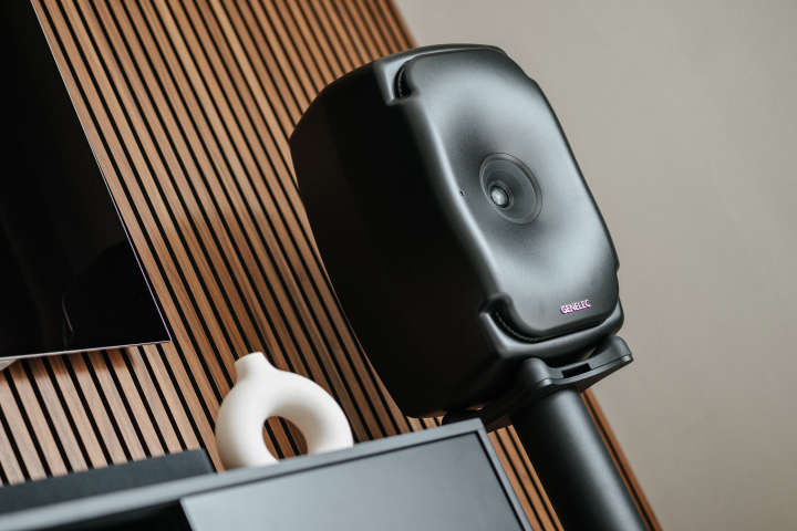 Genelec 8361A med unika högtalarstativ!