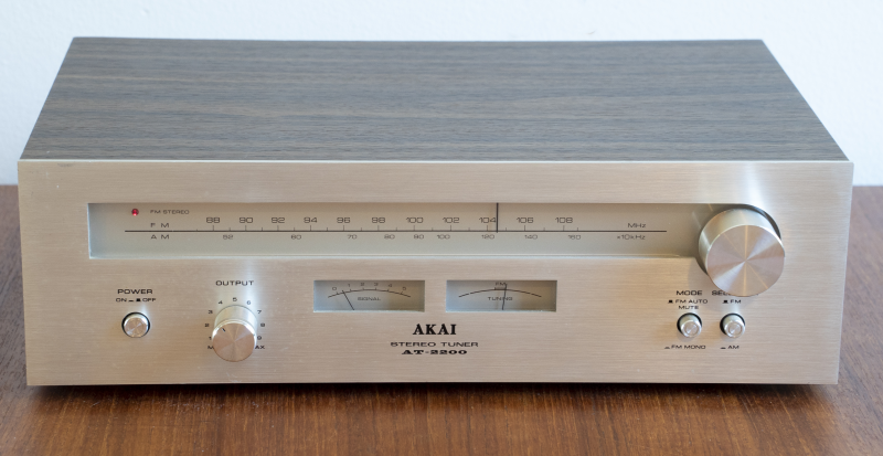 Akai AT-2200 Stereo Tuner (1976-79) - Bild 1 av 5