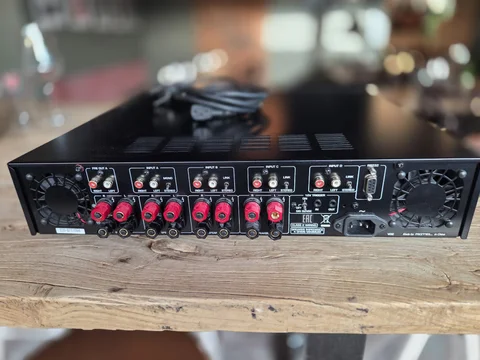 Rotel RKB-850 &ndash; defekt 8-kanalsslutsteg &ndash; reservdelar/reparationsobjekt