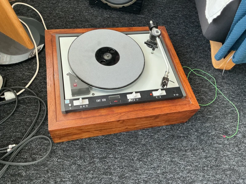 2 st EMT skivspelare . Bra objekt .  - Bild 1 av 3