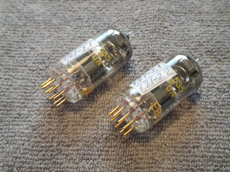 E83CC Tesla Gold (ECC83) NOS Yellow Print Gold Pins Military E83CC Tesla Gold (ECC83) NOS Yellow Print Gold Pins Military - Bild 2 av 5