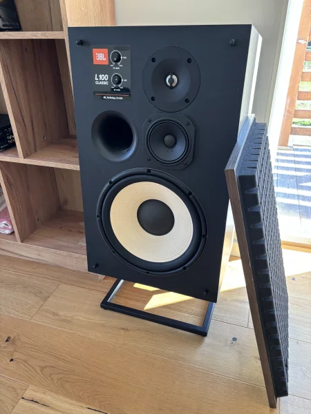 JBL L100 Classic Valn&ouml;t/Svart inkl Stativ JS-120 - Bild 1 av 1