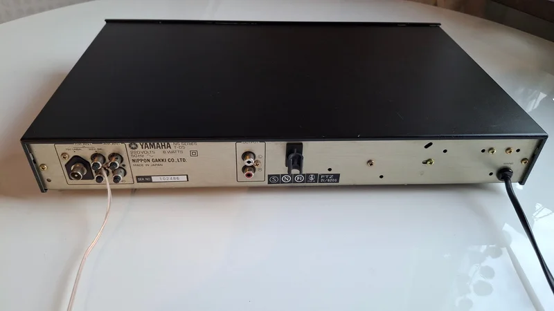 YAMAHA T-05 AM/FM Analog Stereo Tuner YAMAHA T-05 AM/FM Analog Stereo Tuner - Bild 9 av 10