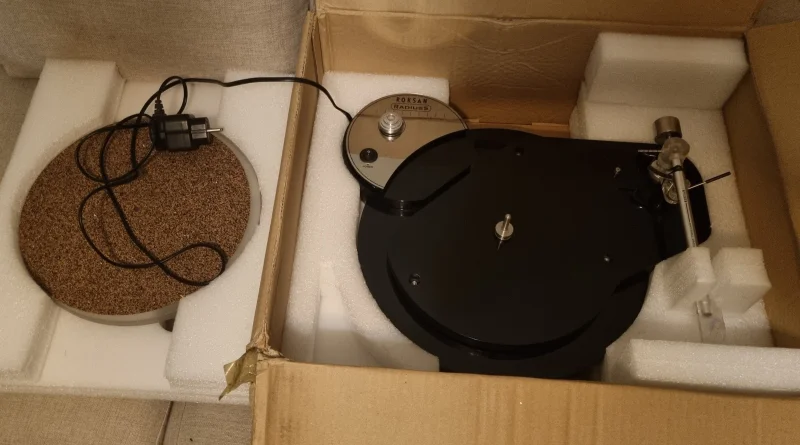 Roksan Radius 5.2 med Nima tonarm Roksan Radius 5.2 med Nima tonarm - Bild 3 av 4