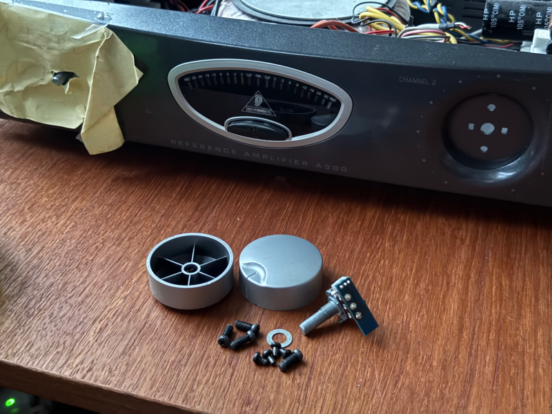 2x Behringer A500 förstärkare för renovering/reservdelar - Bild 3 av 4