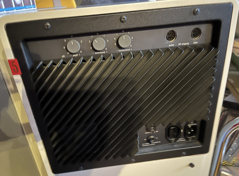 Braun LV 720.Nu Go jul pris 6.995:-  2st aktiv h&ouml;gtalare  Nyservade och &aring;ter i full funktion - Bild 2 av 6