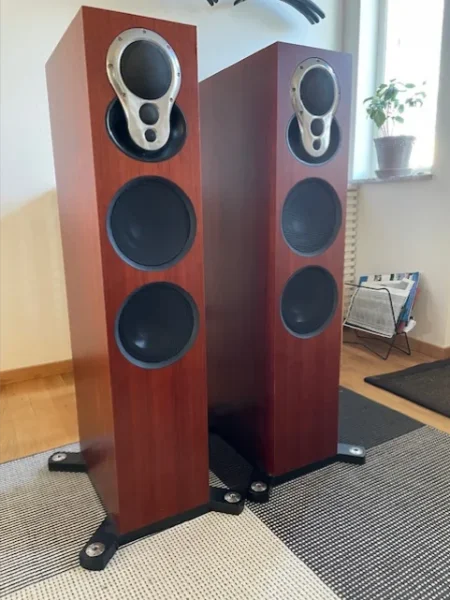 Linn Akurate 242 - Bild 1 av 2