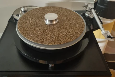 Roksan Radius 5.2 med Nima tonarm Roksan Radius 5.2 med Nima tonarm