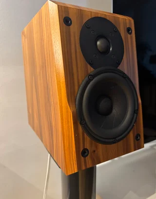 Xavian XN 250 Evoluzione &ndash; exklusiva handbyggda High-End stativh&ouml;gtalare