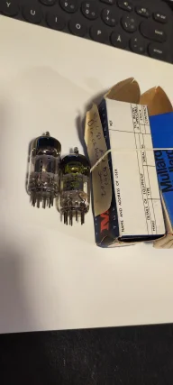 2 st mullard ECC 81 Nos rör från 60 talet Blackburn-fab...
