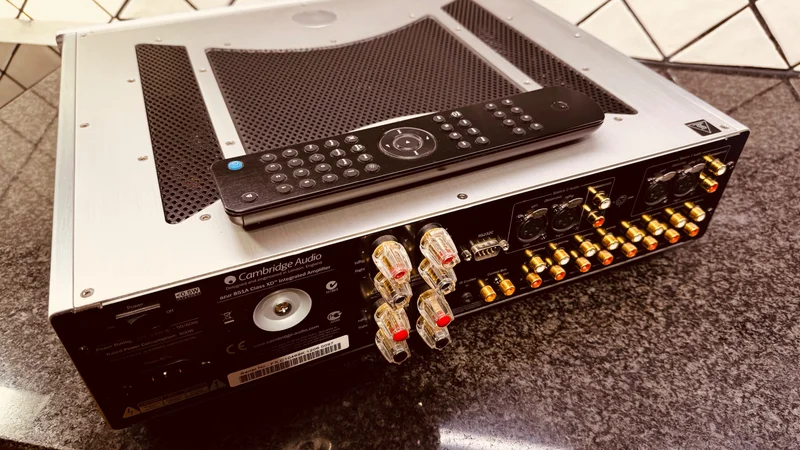 Cambridge Audio Azur 851A (Silver) &ndash; Kraftfull High-End f&ouml;rst&auml;rkare - Bild 7 av 8