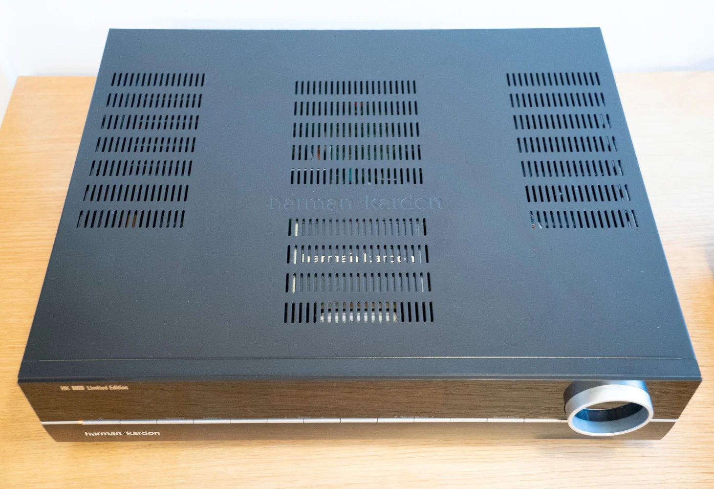 Harman Kardon HK970 Limited Edition Stereo Integrated Amplifier (2005) - Bild 2 av 5
