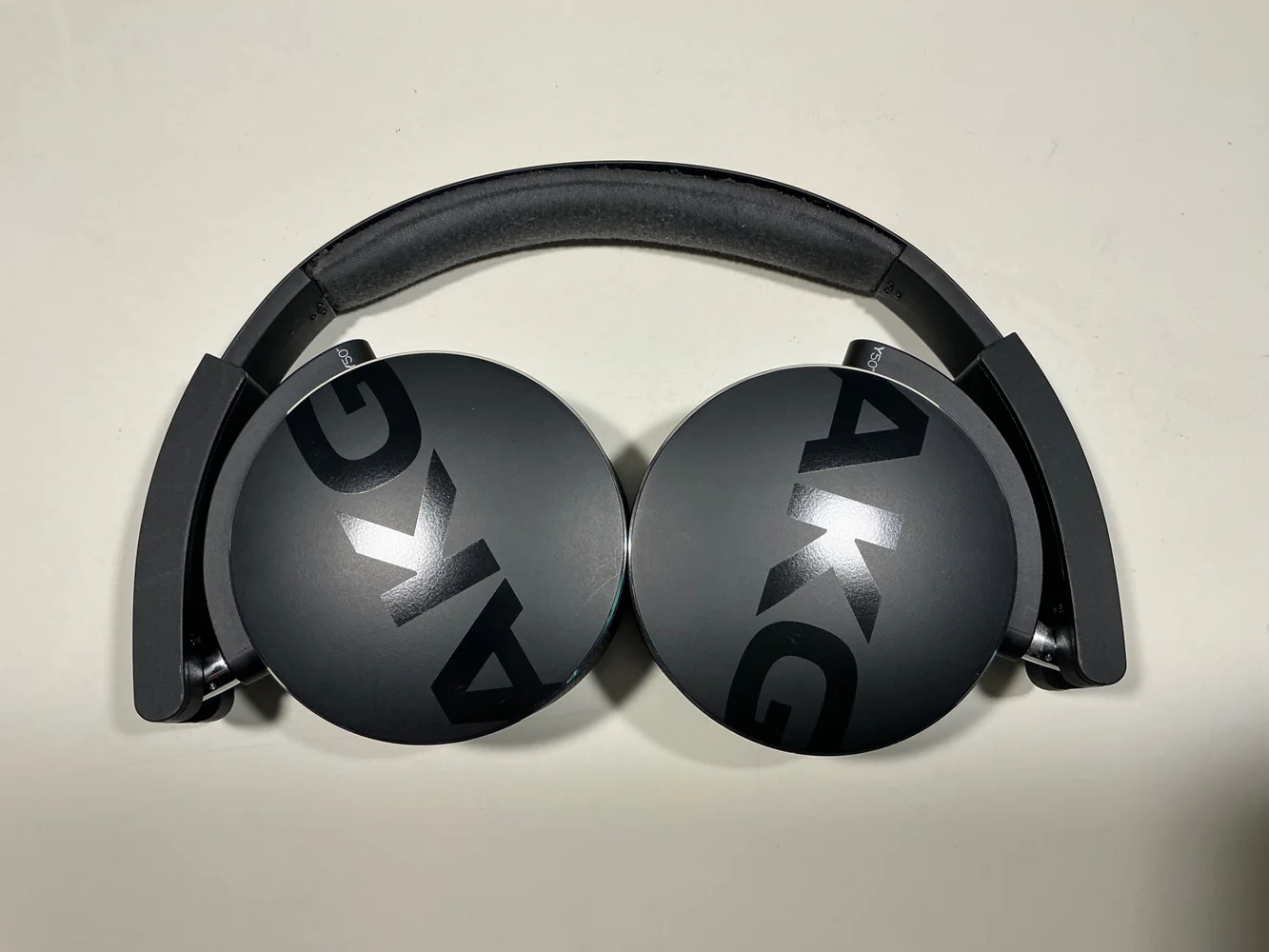 Hörlur AKG y50
