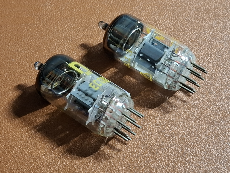 ECC83 (12AX7) RFT (Östtyskland) NOS 70 tal Radiorör - Bild 5 av 5