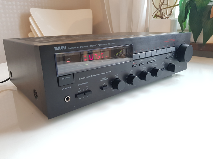 Yamaha RX-300 Stereo Receiver 