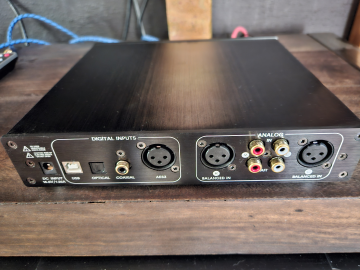 Monoprice Monolith Desktop THX Amp/DAC hörlursförstärkare