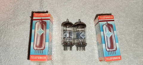 Fabriksmatchat par NOS Telefunken ECC 81 samma kod! Til...