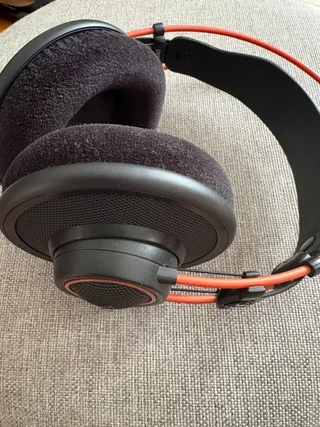 AKG K712 Pro – öppna referenshörlurar i mycket fint ski...