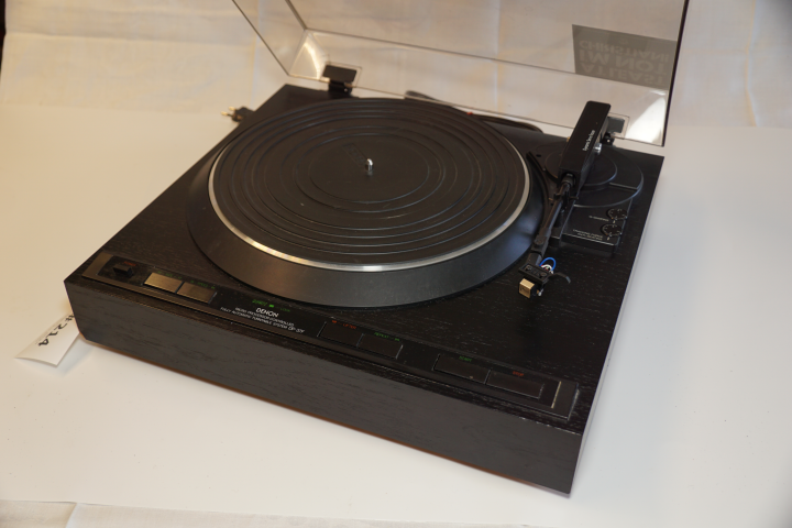 Denon DP-37F Skivspelare