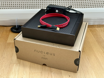 Roon Nucleus inkl internt flashminne 2TB och WireWorld USB-kabel