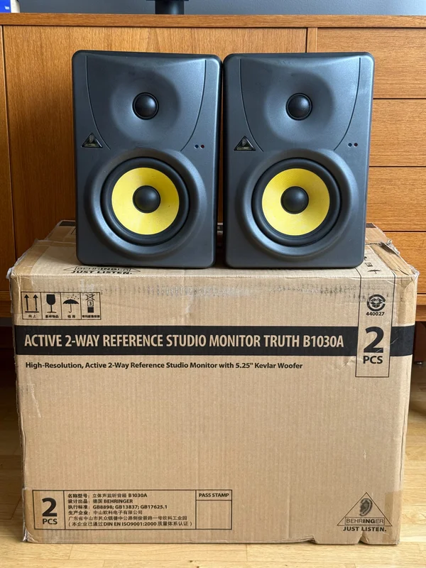 Professionella aktiva studiomonitorer! Extremt prisv&auml;rda Behringer B1030A - Bild 2 av 4