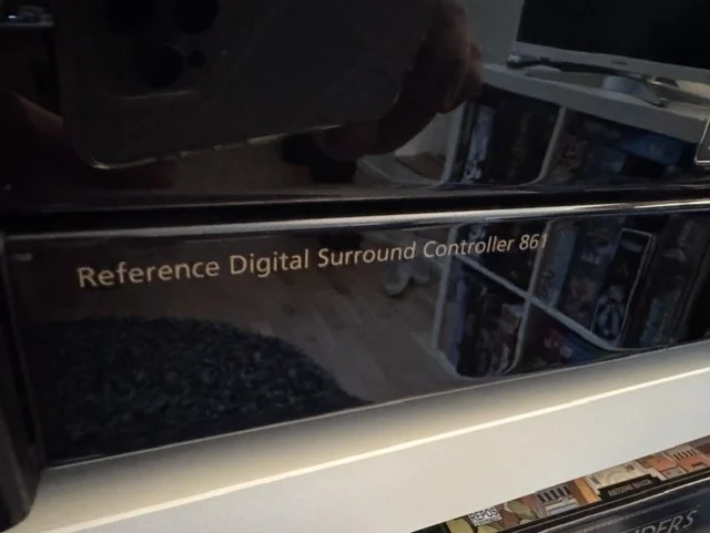 Meridian 861v8 Reference Digital Surround Sound Controller - Image 3 of 4
