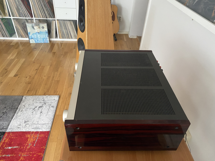 Accuphase E-305