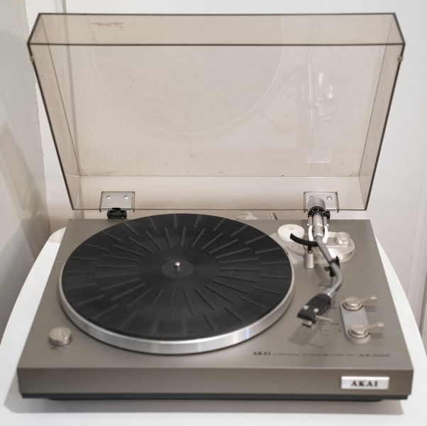 Akai AP-101C Halvautomatisk skivspelare Akai AP-101C Halvautomatisk skivspelare - Bild 1 av 7