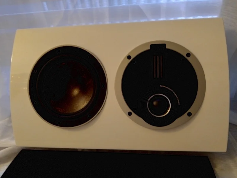 Center Dali LCR vit nyskick Center Dali LCR vit nyskick - Bild 1 av 4