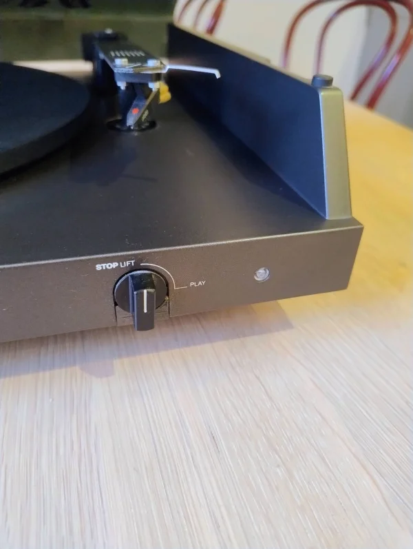 NAD 5120 med platta tonarmen NAD 5120 med platta tonarmen - Bild 3 av 4