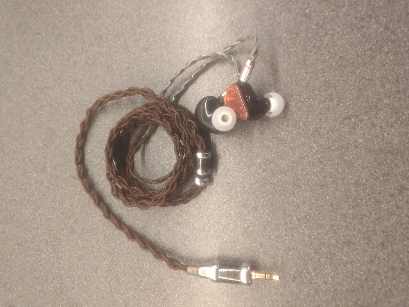 Thieaudio Monarch MK2 - Bild 2 av 3