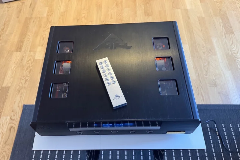 AMR DP-777SE - Begagnad (rör)DAC med förstegsmöjlighet AMR DP-777SE - Begagnad (rör)DAC med förstegsmöjlighet - Kuva 3 / 3