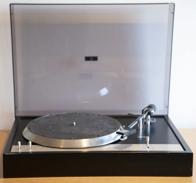 Unamco T-1 2-Speed Belt-Drive Turntable - Bild 1 av 7