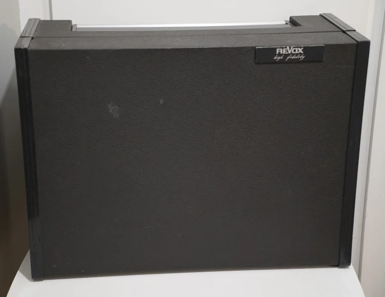 Revox A77 - 2-sp&aring;rs rullbandspelare i v&auml;ska med h&ouml;gtalare - Bild 2 av 7