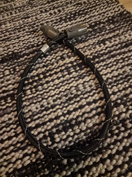 Str&ouml;mkabel fr&aring;n kabelmakaren  - Bild 1 av 3