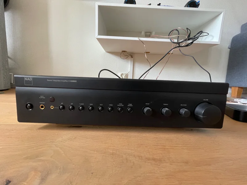 NAD C 326BEE amplifier med fj&auml;rrkontroll - Bild 1 av 3