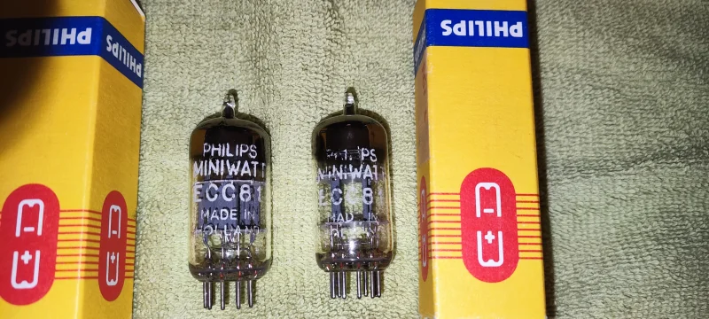 Machat par Philips Miniwatt ECC81 NOS 50 tale unikt tillf&auml;lle! - Bild 1 av 7